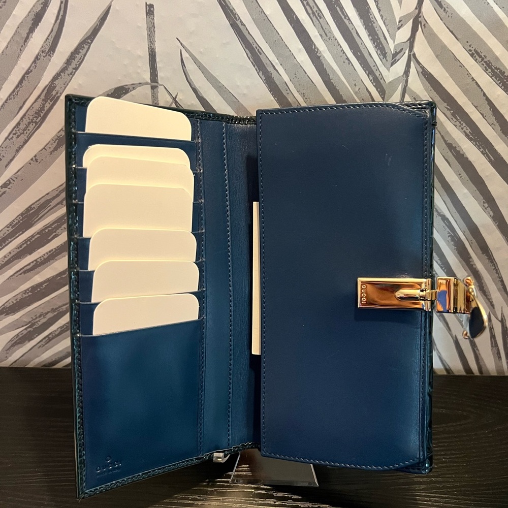 ❌SOLD❌ Gucci Teal Horsebit Print Buckle Wallet With Box - Picture 9 of 17
